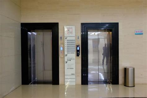 电梯对重装置的安装