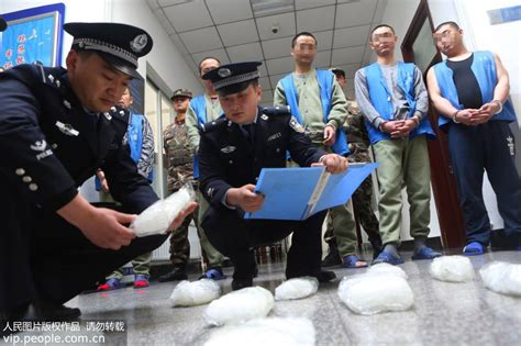 辽宁东港警方破获特大贩毒案 缴获冰毒10.2公斤--图片频道--人民网