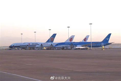 南航一客机北京降落时遭冰雹 风挡现裂痕_凤凰网