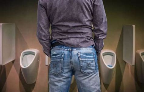 男性经常憋尿对身体有什么危害？