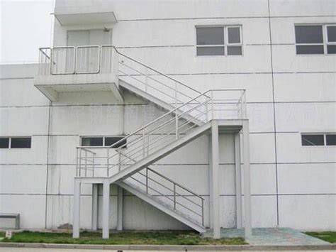 钢结构楼梯 厂家供应钢结构楼梯定制 加工安装平台工程钢结构楼梯-阿里巴巴