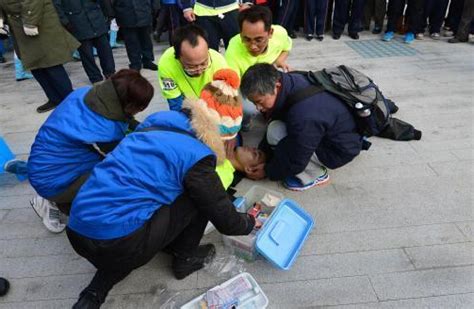 中国首例马拉松“猝死”AED施救成功_健康_腾讯网