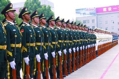 中国人民解放军一个团有多少人-中国人民解放军编制序列中的 ，一个军、 师、旅、团等等...