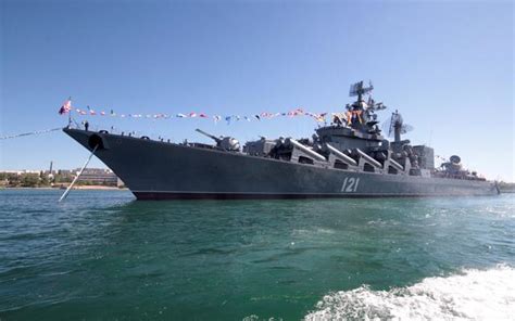 俄海军黑海舰队旗舰爆炸，导弹殉爆全舰撤离，万吨巡洋舰或将沉没