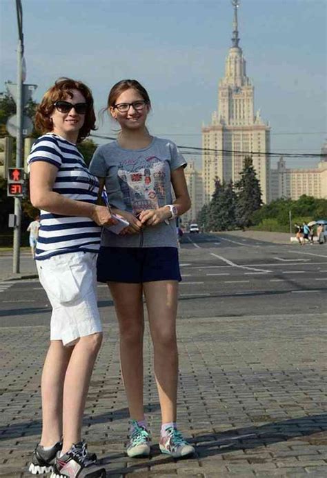 揭秘俄罗斯女大学生，在校期间怀孕，学校不仅不开除政府还给补贴