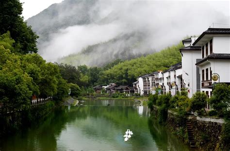 浙江很富裕的一处村子，是中国九大土豪村之一，交通便利