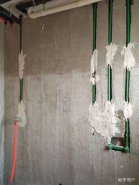 装修，卫生间水管走墙，如下图所示，这种会存在什么样的问题，该如何整改？ - 知乎