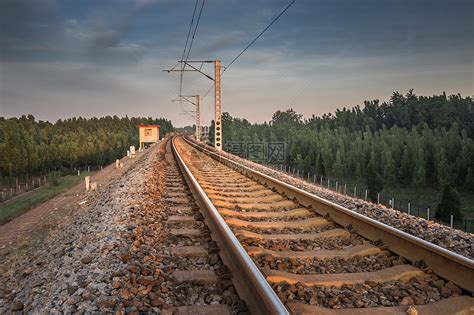 相互交叉的铁路轨道特写摄影图片 - 三原图库