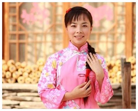 王二妮是中国最年轻的一级演员，徒有虚名还是实至名归？