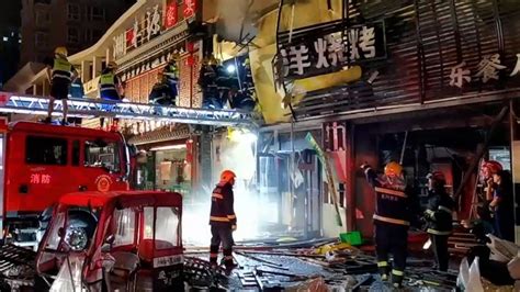 6月22日，宁夏银川，银川烧烤店爆炸事故现场画面，桌上还有没吃完的食物|烧烤_新浪新闻