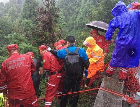 中国女游客在巴厘岛遇害：浴血倒在房前地上_手机凤凰网
