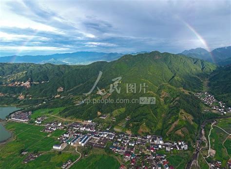 江西铅山：山村现彩虹-人民图片网