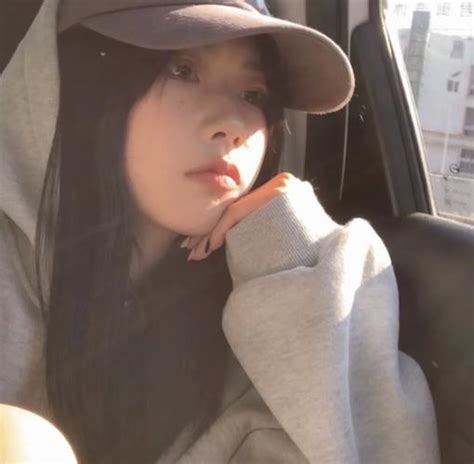 偏复古风头像女生真人