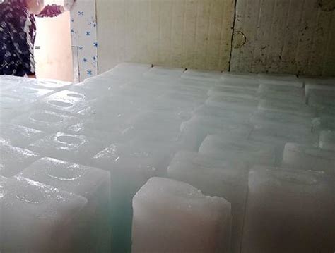 大冰块怎么制作工厂,工业冰块怎么制作的,小型制冰厂利润_大山谷图库
