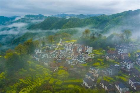 江西婺源：雨后古村景色美-人民图片网