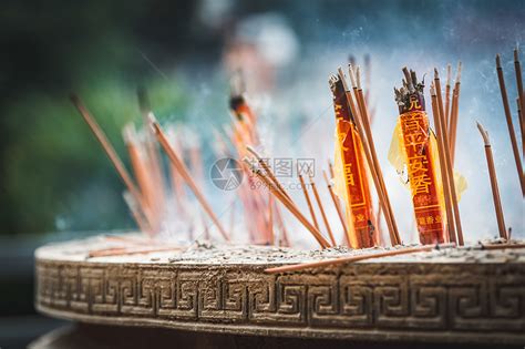 江苏南京鸡鸣寺香炉里祈福的香火高清图片下载-正版图片501696345-摄图网