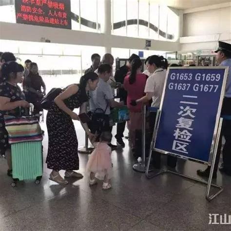 广州地铁安检升级“人走安检门、物过安检机”[组图] _ 图片中国_中国网