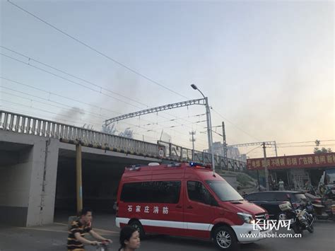 石家庄北新街社区大火后续：火势已得到控制 无人员伤亡_凤凰资讯