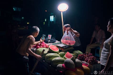 《二维码中的小生意》蒋廷举作品--中国摄影家协会网