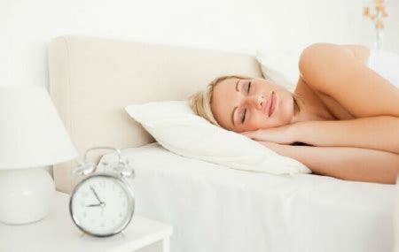 脱光光睡得更香，裸睡真的有好处吗？_凤凰网健康_凤凰网