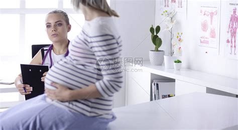 妇科咨询孕妇与医生一高清图片下载-正版图片505895716-摄图网