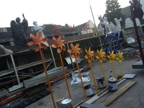 镇江小区建设转动风车雕塑 烤漆不锈钢风车雕塑安装_塑景雕塑-站酷ZCOOL