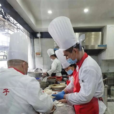 河南厨师在武汉：包300多人的包子 刷新了纪录！-大河新闻