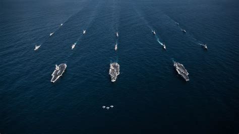 一个航母战斗群的标准配置，由哪些舰船组成呢？