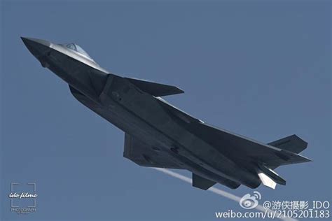 中国歼20战斗机主弹仓曝光，可携带4枚导弹，美国F22能比嘛？|导弹|战斗机|霹雳_新浪新闻
