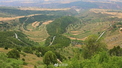 黄土高原上植被稀疏的山岭高清图片下载_红动中国