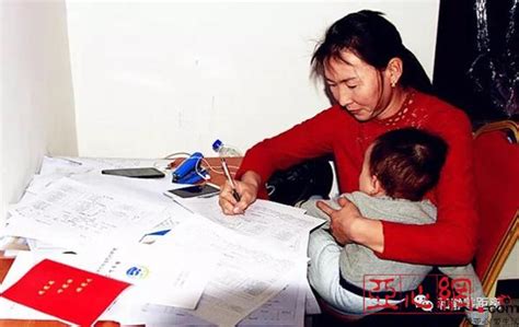 新疆和静县浩尔哈特村里有个最小的“村干部”_凤凰资讯
