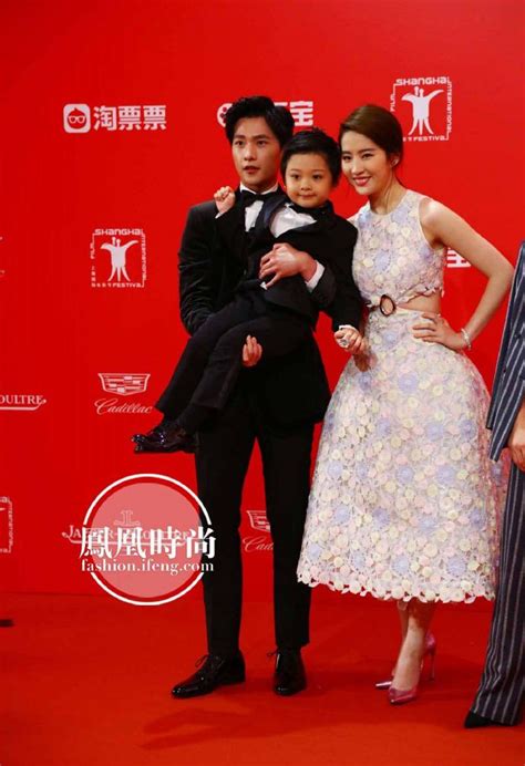 刘亦菲杨洋在《三生三世十里桃花》电影发布会上玩嗨了