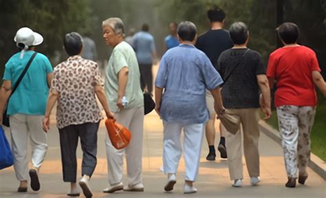 2022中国老龄化现状与趋势_报告大厅