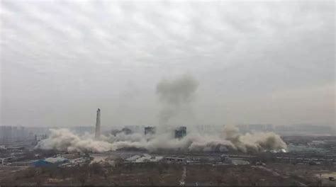 太原第一热电厂240米高烟囱爆破拆除 系中国国内最高纪录-新闻中心-温州网