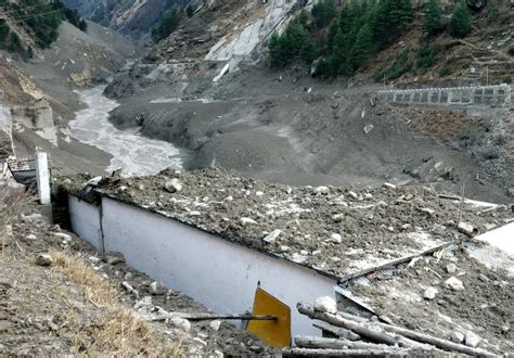 【看世界】喜马拉雅山冰川崩塌 致印度北部大量人员伤亡|喜马拉雅山|印度|法国_新浪新闻