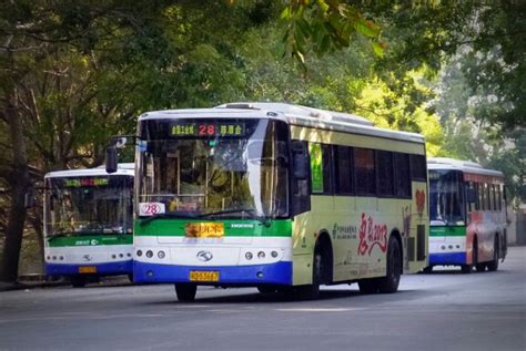 汕头公交车身广告公司：为什么投放车身广告和车身广告的优势_汕头公交广告集团