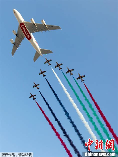迪拜航展开幕 阿联酋航空首日签520亿美元大单_北京时间