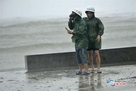 青岛受台风“摩羯”影响 海边巨浪拍岸_坪山新闻网