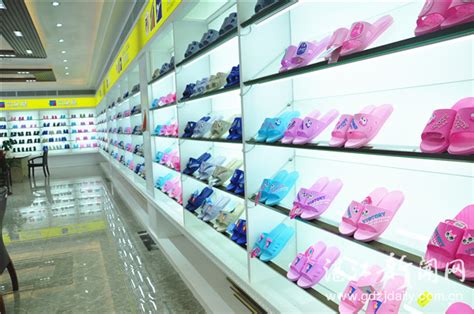吴川打造“中国塑料鞋之乡”升级版 申报“中国塑料鞋之都”通过考评
