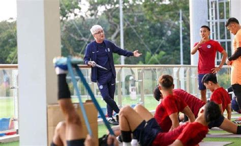 新加坡主帅小仓勉训练上强度：攻势足球 以我为主_手机新浪网