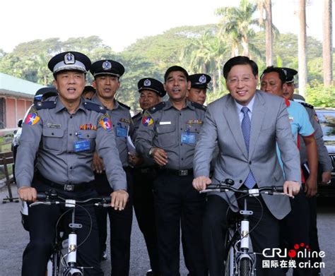 中国驻缅甸大使馆向缅甸仰光省警察厅捐赠百辆警用自行车 - 野途网