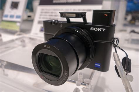 索尼（SONY）DSC-RX10M3 黑卡数码相机 1英寸大底 超长焦大光圈（蔡司24-600mm镜头 4K视频 WIFI/NFC）-中国中铁网上商城