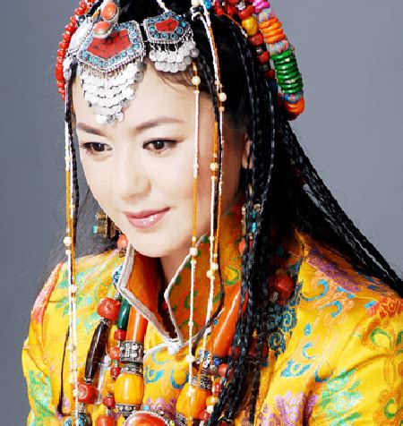 藏族女子的佩饰_香格里拉网