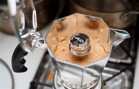 比乐蒂双阀摩卡壶煮咖啡优缺点 摩卡壶放多少咖啡粉研磨粗细度要求 中国咖啡网