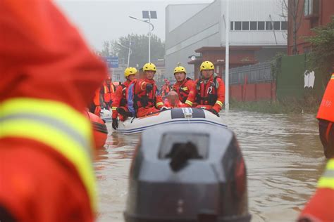 重庆：救援！在被洪水漫过的街巷之间_时图_图片频道_云南网