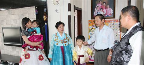 【高清图片展】朝鲜领导人和孩子们