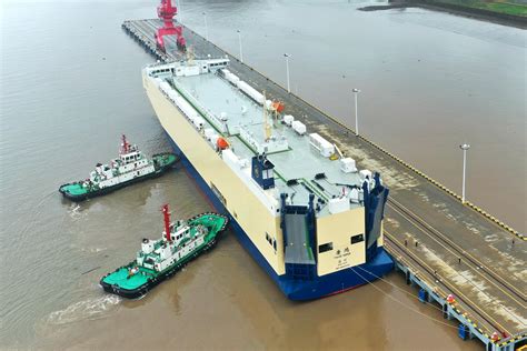 重磅：浙江首个国电舟山海上升压站吊装成功