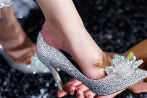 水晶高跟鞋，每一步都走出自信魅力！让你成为典范的时尚达人_凤凰网