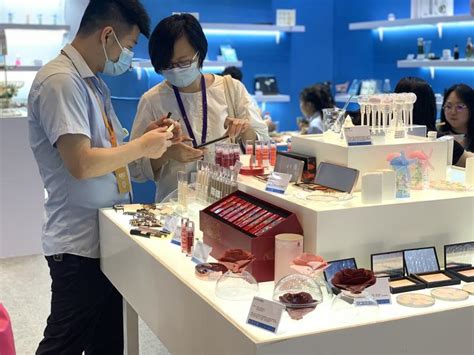 2018年中国化妆品行业市场前景研究报告（附全文）