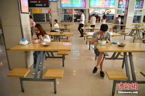 中午放学，不用回家吃饭啦! 郑州航空港区中小学配餐实现全覆盖-大河新闻